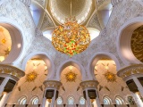 Główna sala modłów Wielkiego Meczetu Szejka Zayeda